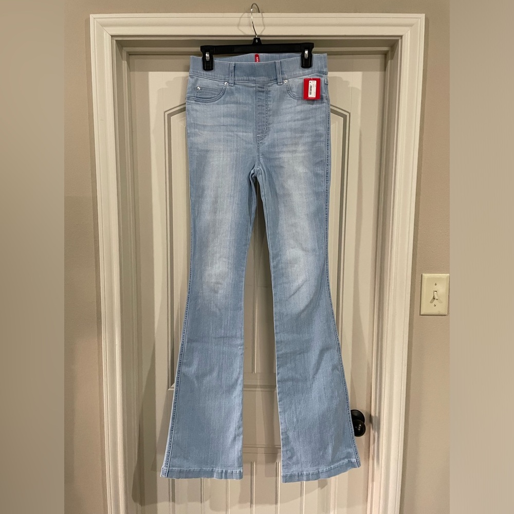 NEW with Tags - Spanx retro light wash flare jeans (Size Small Tall)